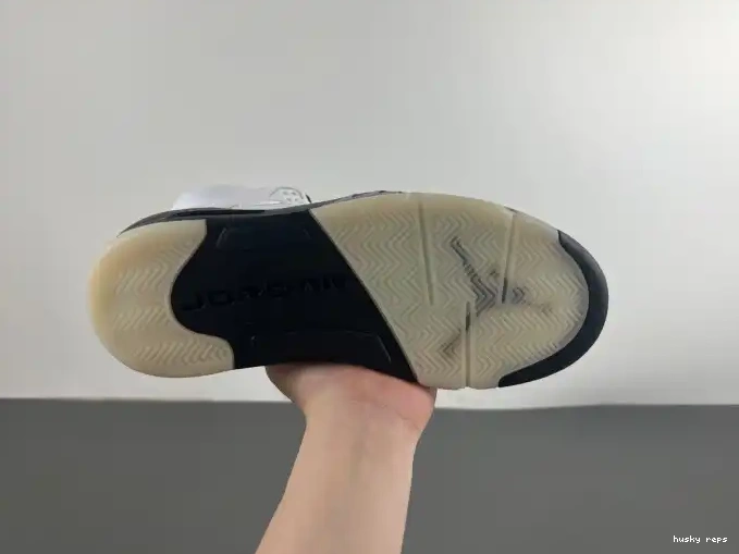 Rep Husky DD0587-110 'WHITE RETRO 5 BLACK' JORDAN AIR 0501